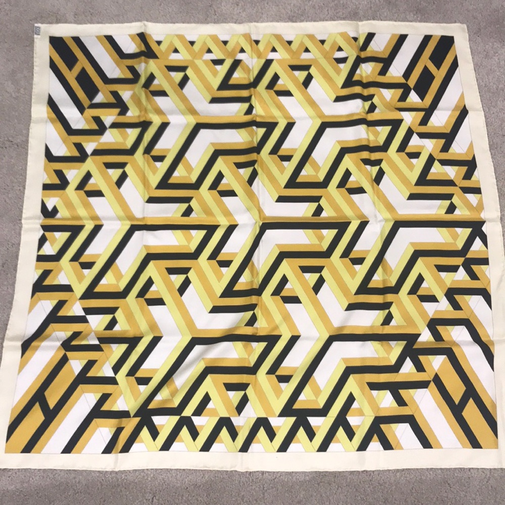 Authentic Herms silk scarf 36’’x 36’’
